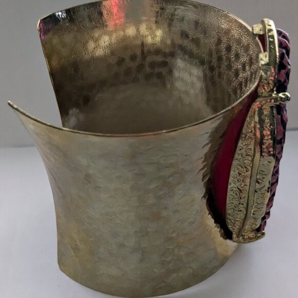 Wide Gold Tone Hammered Gold Tone Geode Agate Cuff Bracelet - Picture 3 of 6